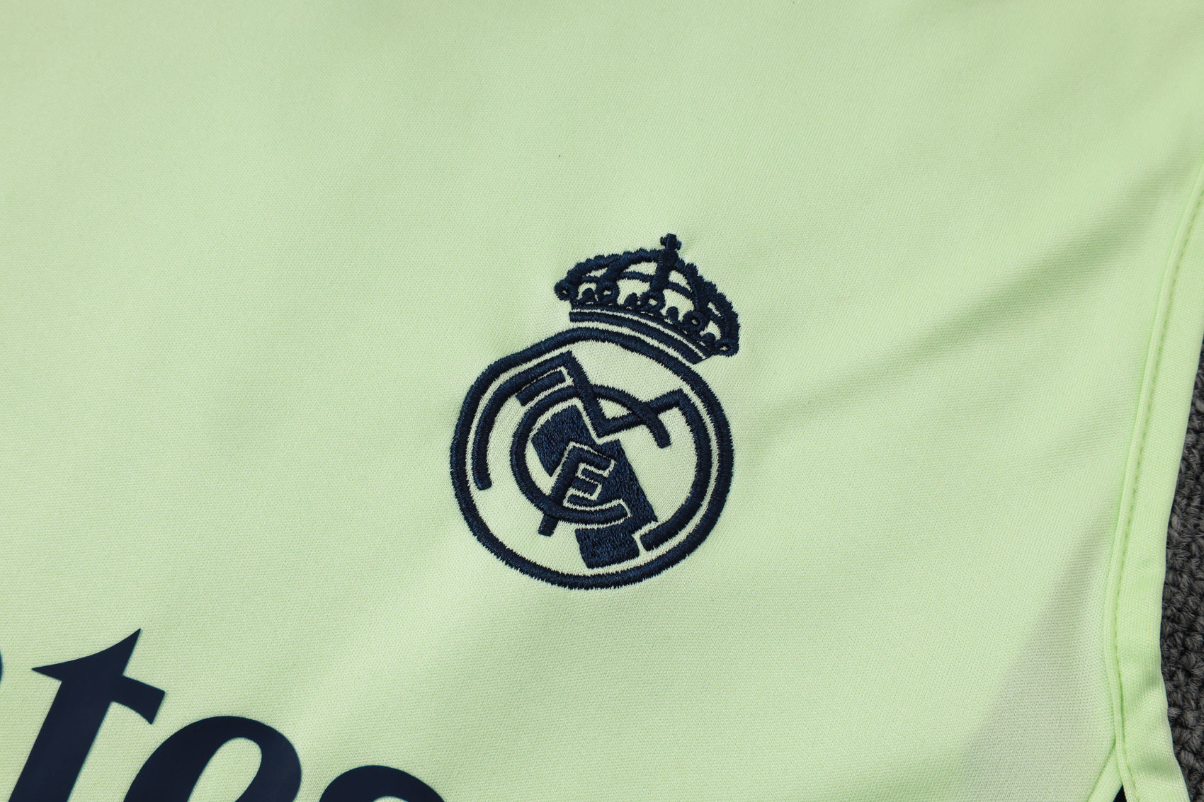 ENTRAÎNEMENT SANS MANCHES REAL MADRID OFFICIEL
