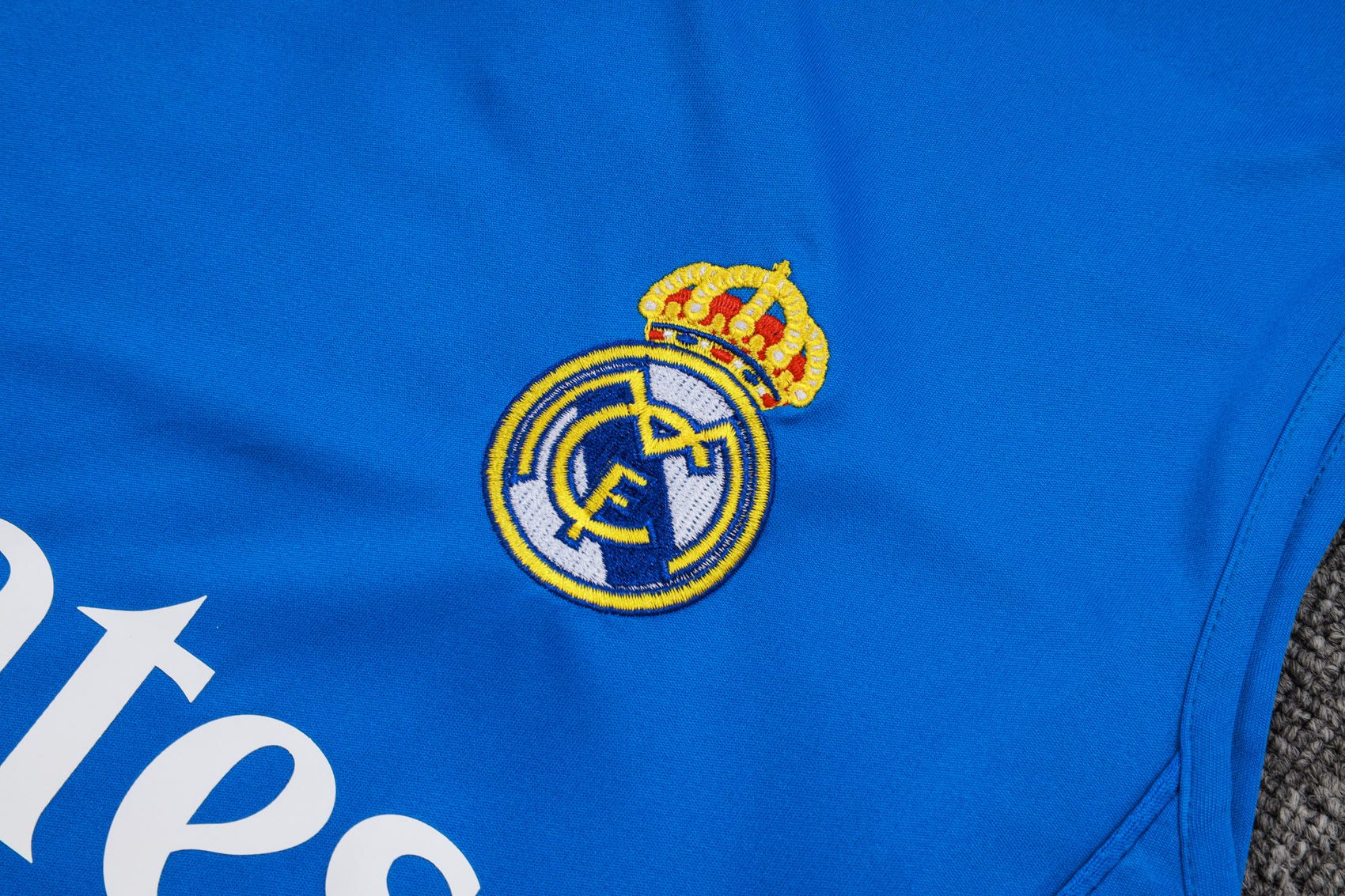 ENTRAÎNEMENT SANS MANCHES REAL MADRID OFFICIEL
