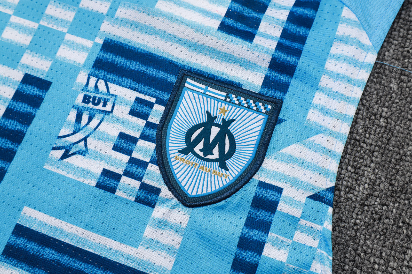 ENTRAÎNEMENT SANS MANCHES OM OFFICIEL